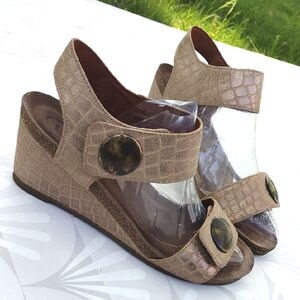 Taos Carousel Wedge Sandal